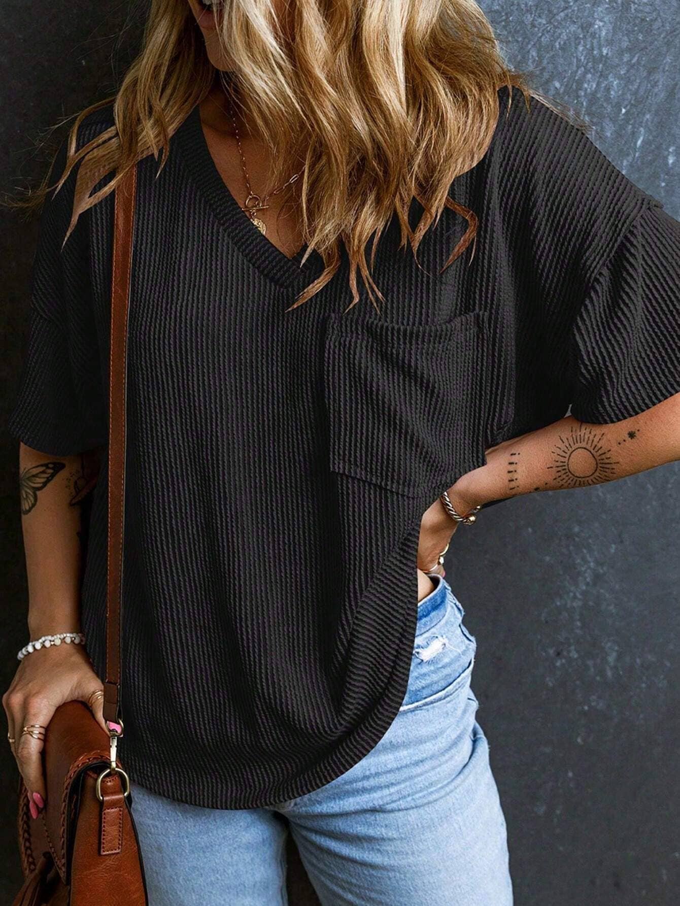 Stylish two-tone twist bullet pocket V-neck top